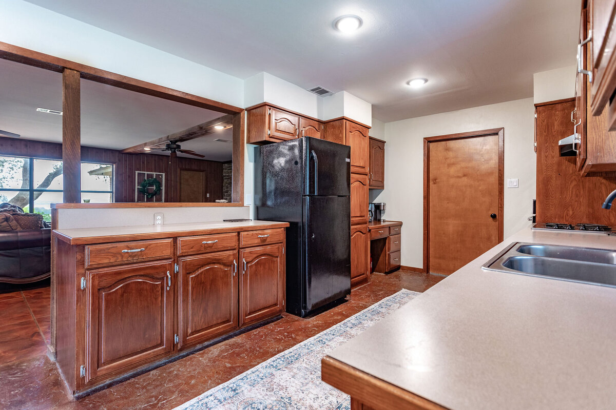 Kitchen with plenty of counter space in this three-bedroom, two-bathroom ranch house for 7 with incredible hiking, wildlife and views.