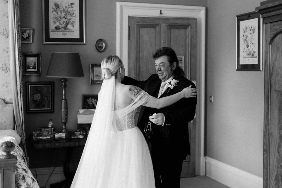 Nicola-Campbell-Timeless-Wedding-Photographer-Scotland-Errol-Park-Siobhan&Cameron-27