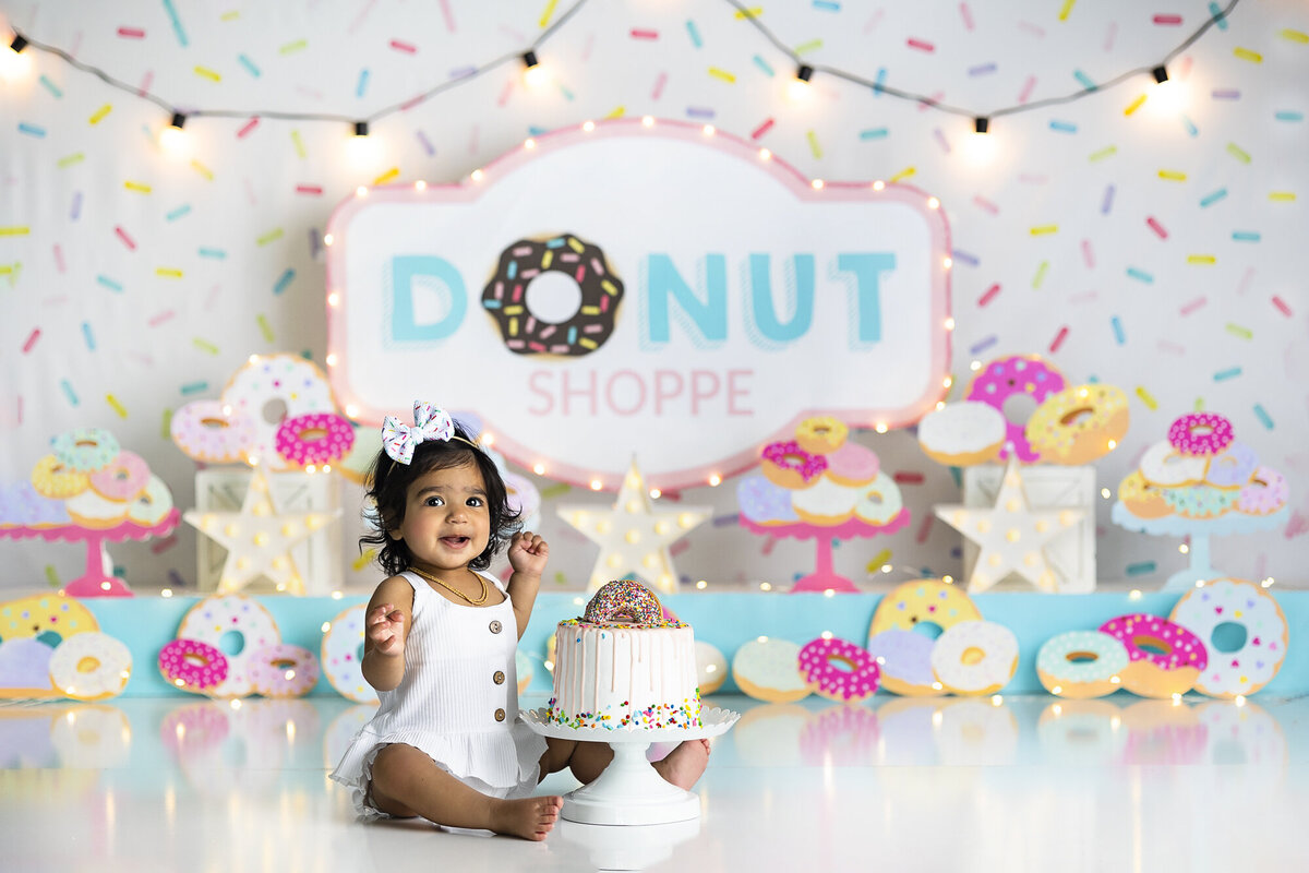 columbus-dayton-ohio-cake-smash-photographer-near-me-donut-grow-up-pastel-cake-smash-theme-for-baby-girl-first-birthday-amanda-estep-photography