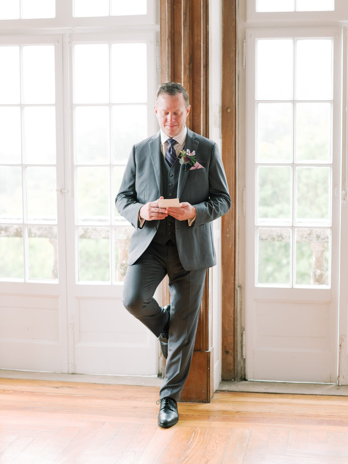 casa-dos-penedos-portugal-wedding-groom