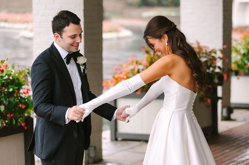 evansville-country-club-wedding-first-look-moment09