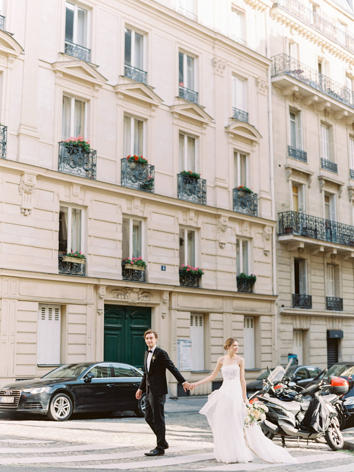 petit-palais-elopement-paris-wedding-photographer-mackenzie-reiter-photography-pont-alexandre-bridge-paris-france-42