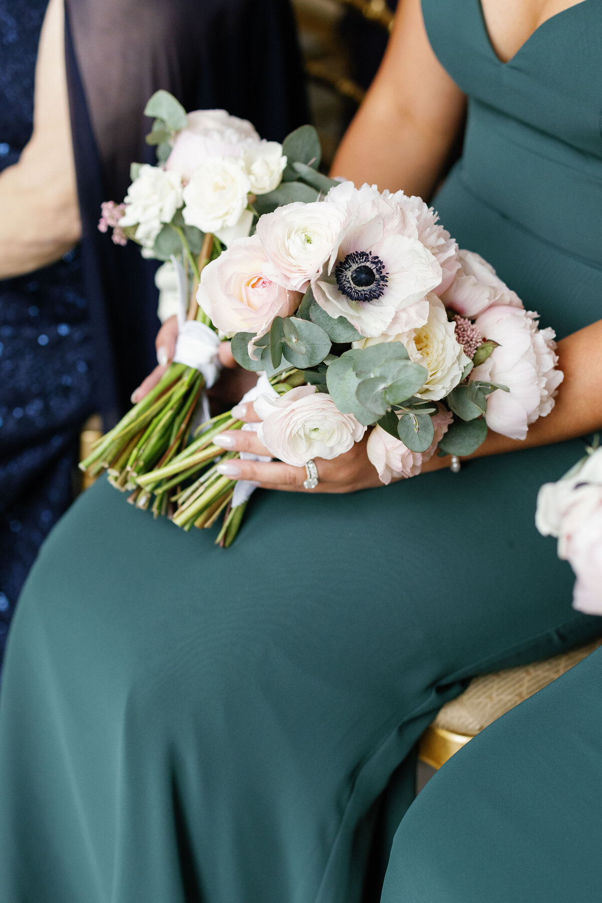 emerald-bridesmaids-dresses-bouquet-inspiration-flowers-white-blush-green-wedding-enza-events