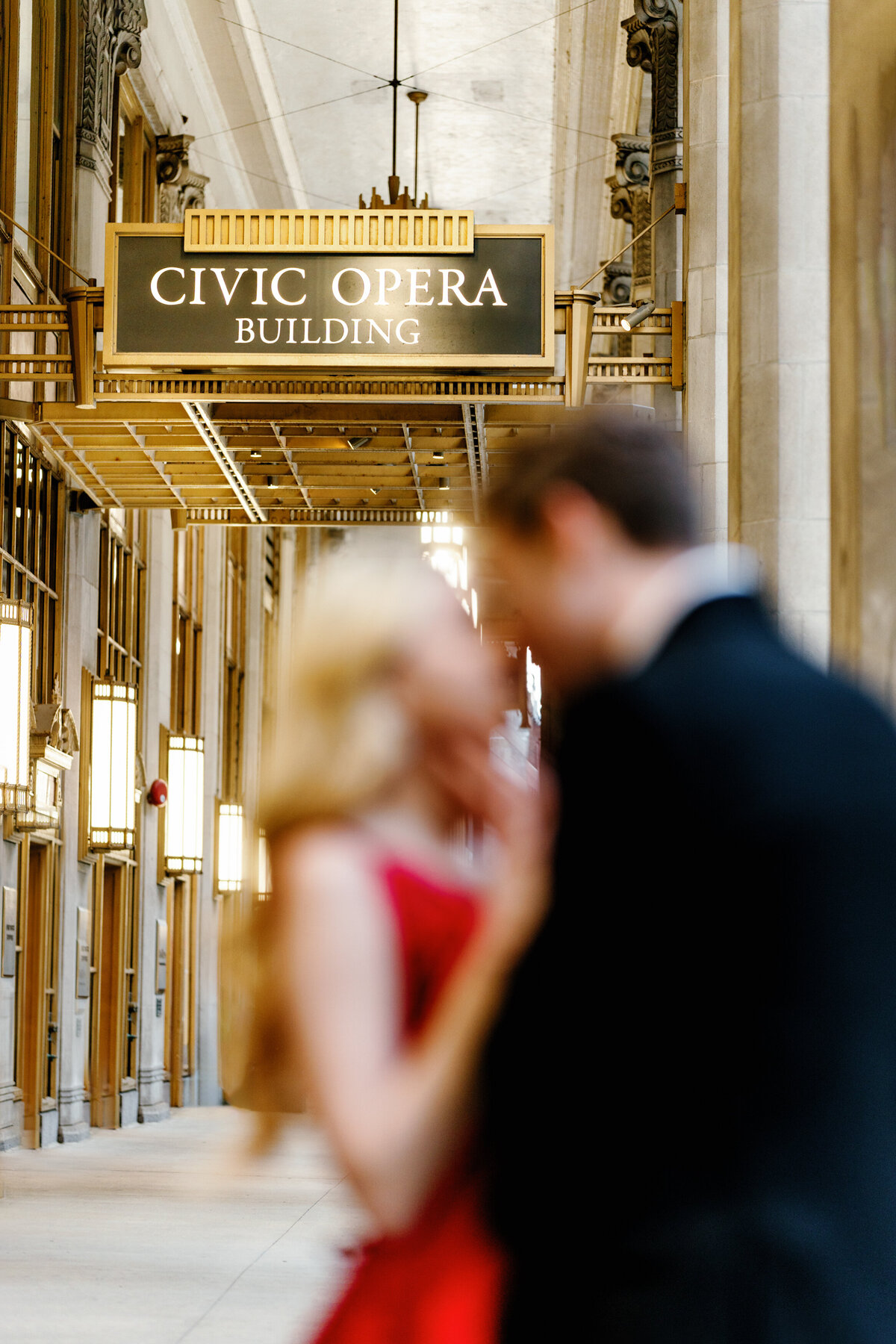 Aspen-Avenue-Chicago-Wedding-Photographer-Lyric-Opera-House-Elegant-Timeless-Classic-Luxury-Downtown-True-to-Color-Bold-Romantic-Chicago-Theater-Lurie-Garden-FAV-91