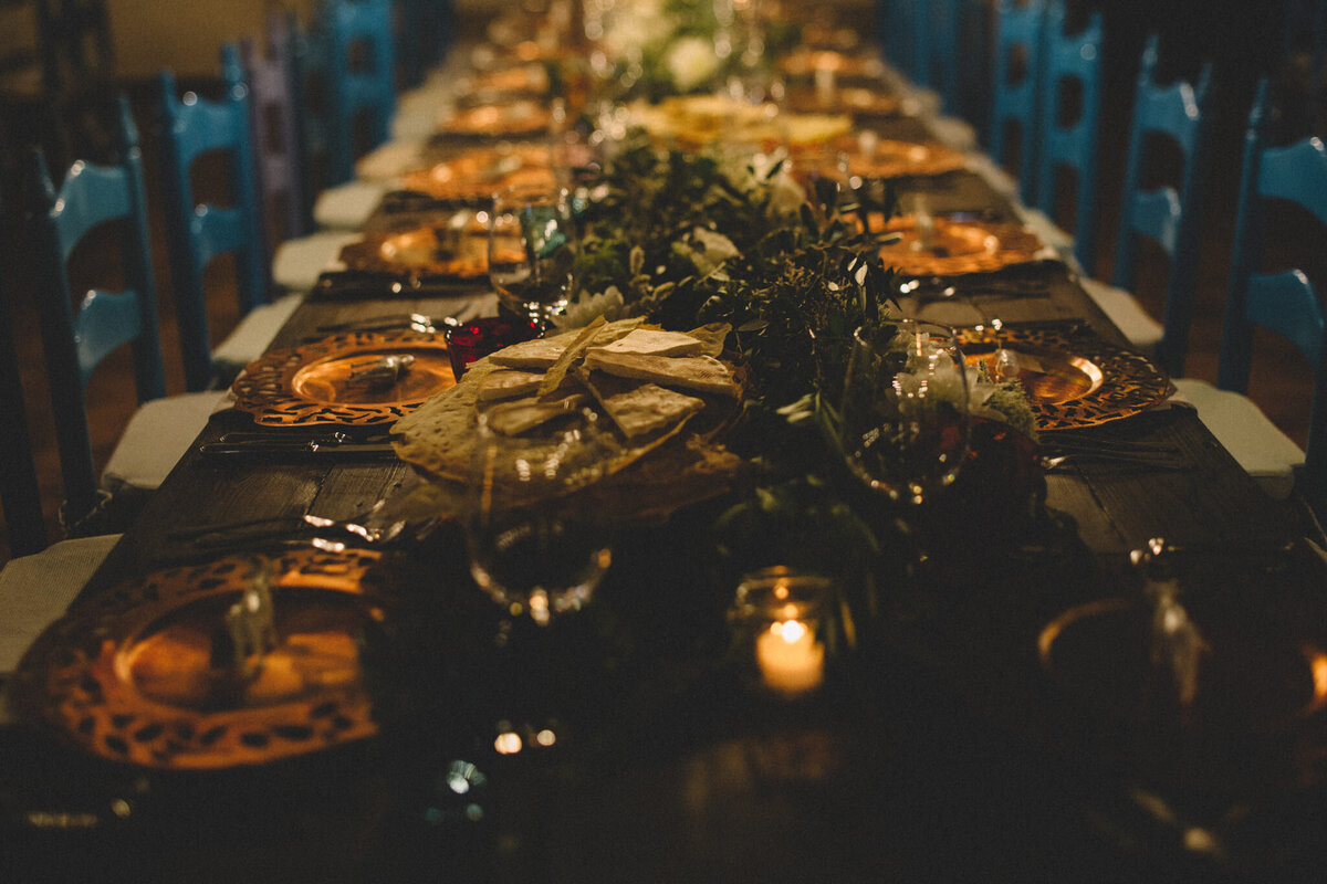 Long imperial table for destination wedding in sardinia