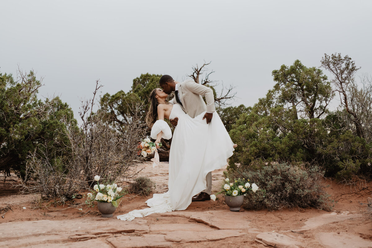 Utah elopement photographer captures groom dip kissing bride