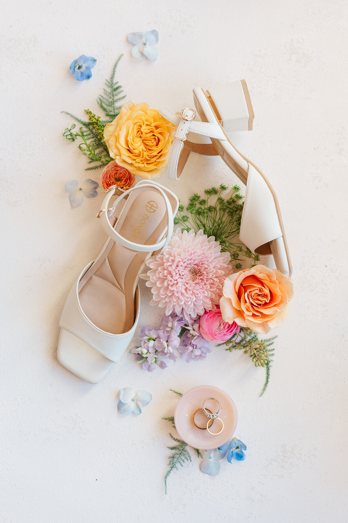 Chateaux at Fox Meadows Colorful Spring Wedding Light and Airy Elena Spraguer Photography  0020