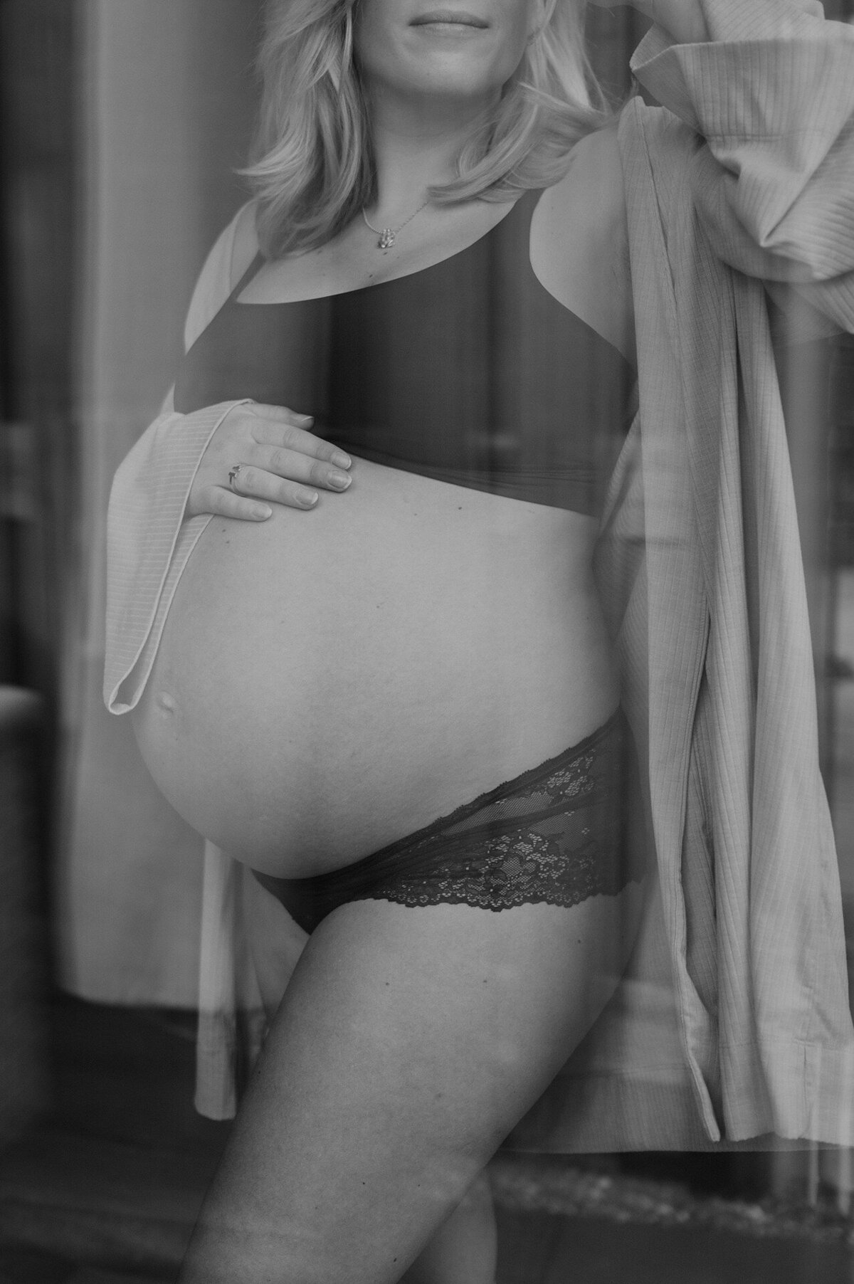 zwangerschapsshoot-blote-buik-puur-natuurlijk-thuis-louise-boonstoppel-fotografie_0054