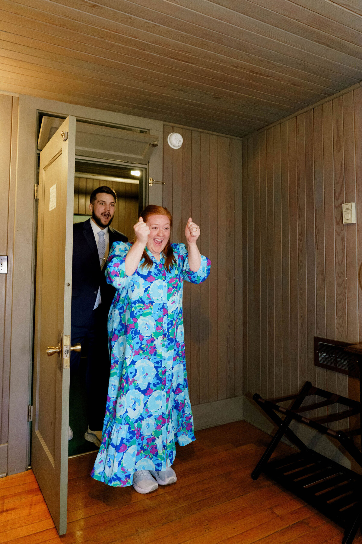 GettingReady_Brenda&JanieElopementPhotos_OregonWeddingPhotographer_KuroCreativeHouse-48