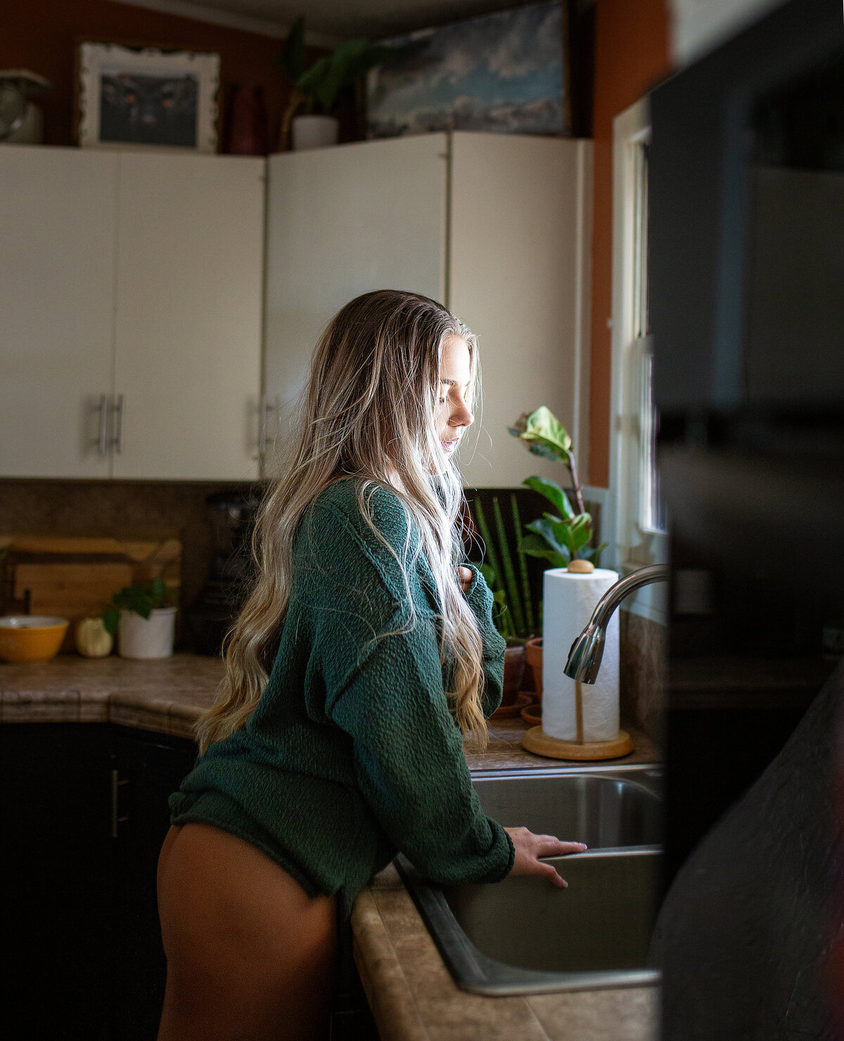 comfy cozy sweater session in kitchen lifestyle boudoir session