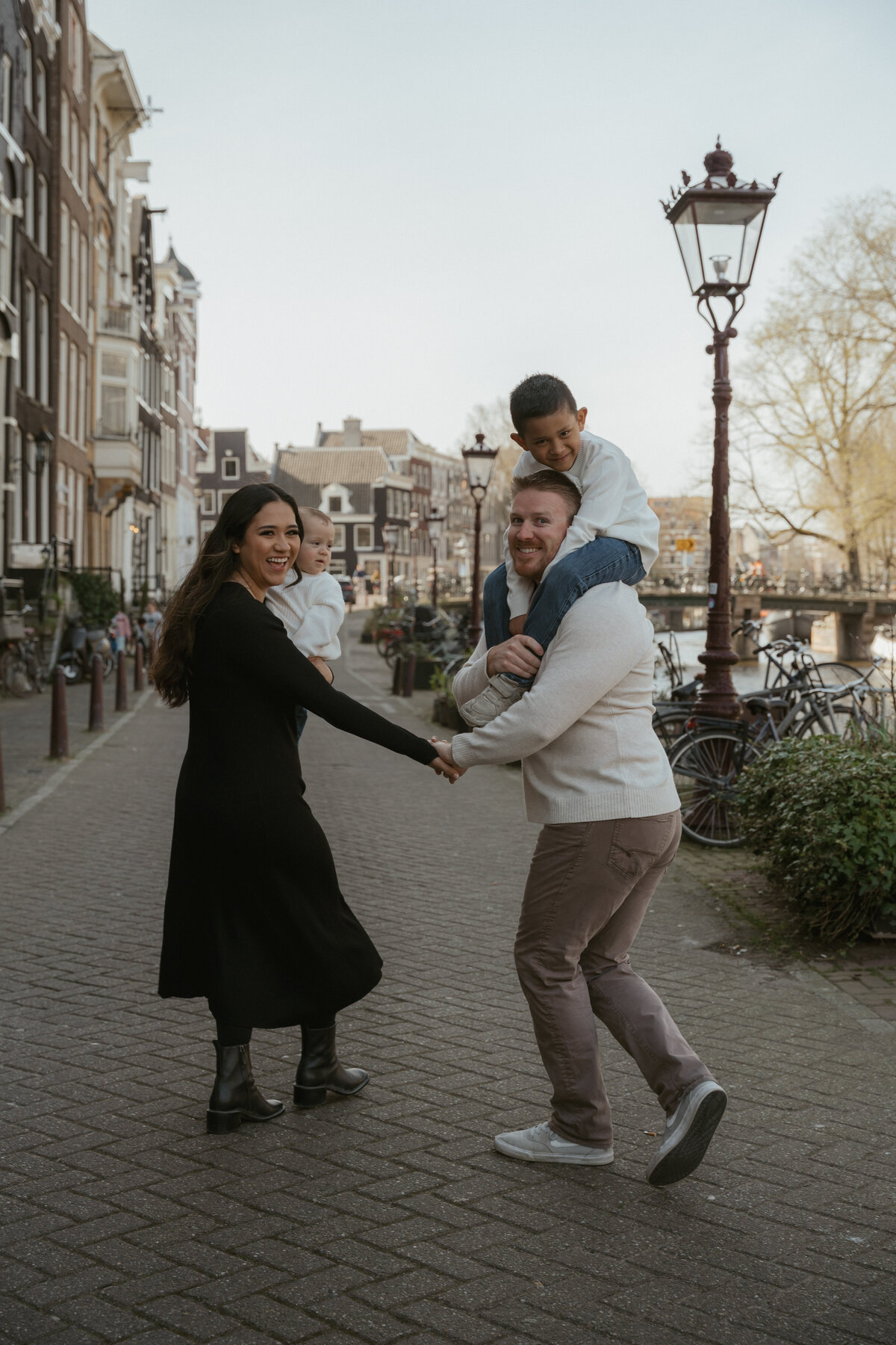 family-photoshoot-amsterdam-couple-photographer-amsterdam-inhosuecapture-30