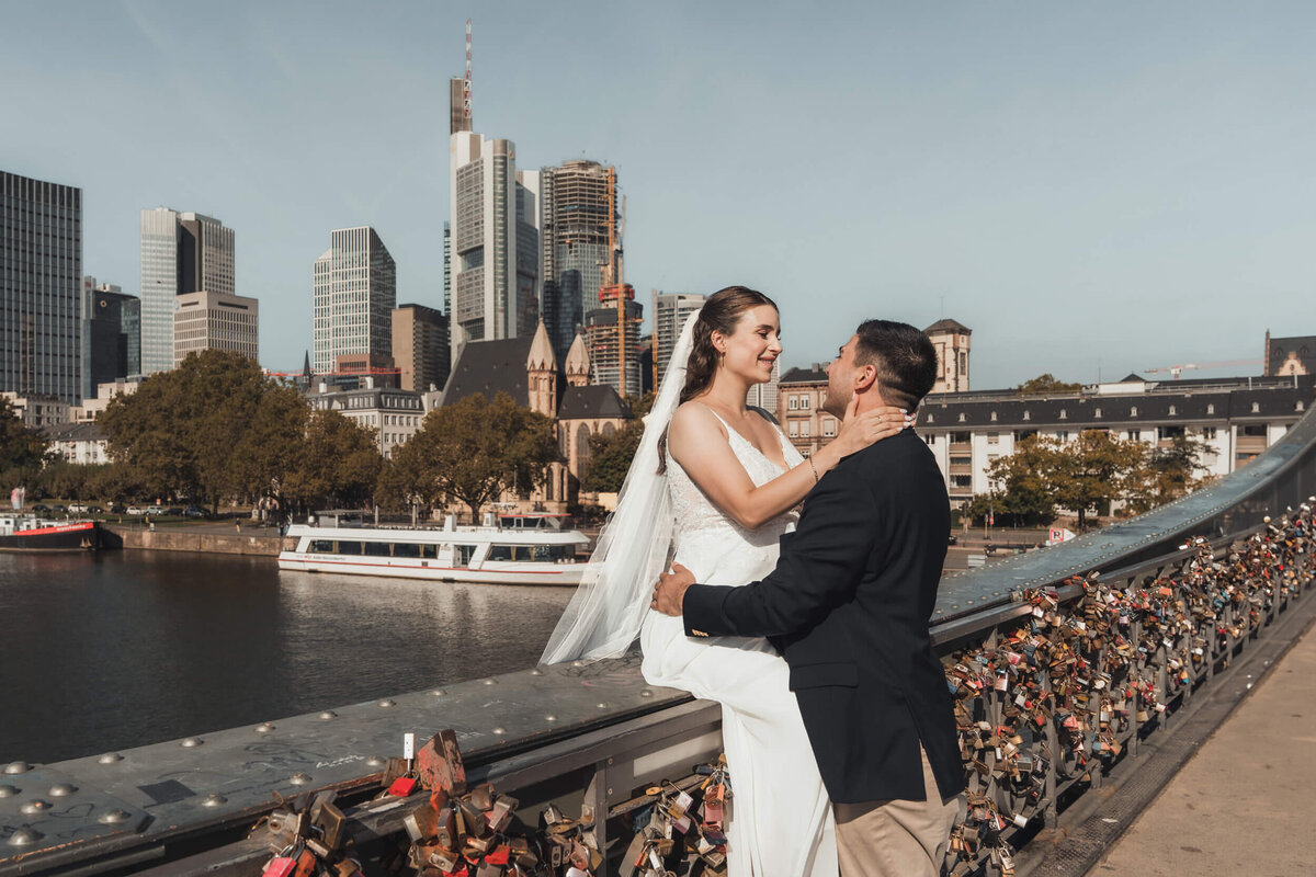 Standesamtliche-Trauung-Fotografie-am-Roemer-Frankfurt_03456