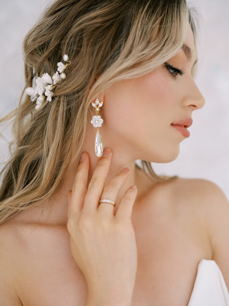 Mira Hairpiece Joanna Bisley Designs. Photo by Justine Milton, featured on the Brontë Bride Vendor Guide.