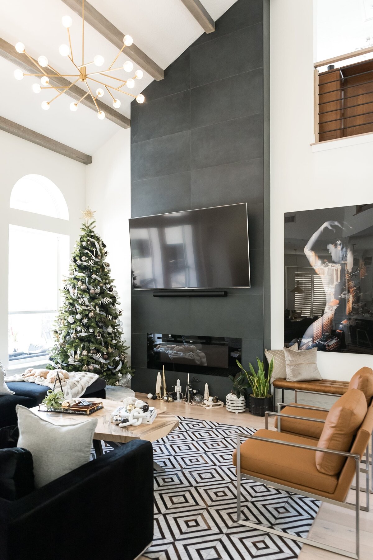 dewine design orlando interior designer modern lakehouse living room with leather charis and accent rug