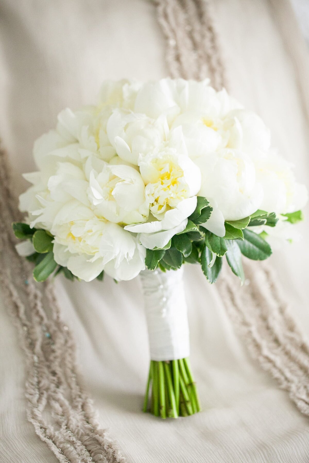 white-bouquet-peonies