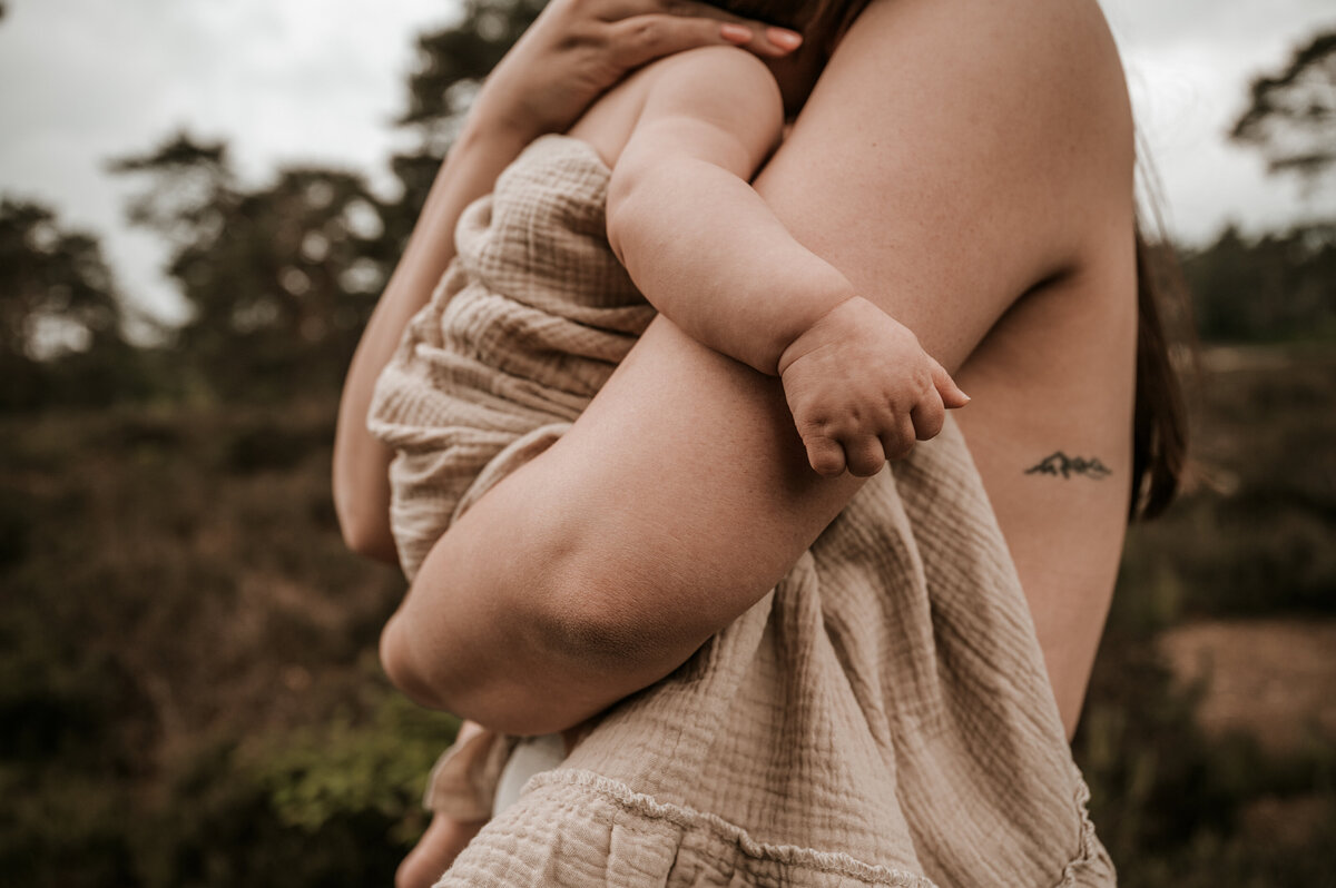 Jiscafotografie_newbornshoot-newbornfotograaf-lifestyleshoot-fotograafnijmegen-motherhoodfotografie-180