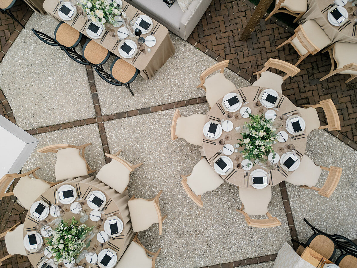 elevated_neutral_tones_governor_thomas_bennett_house_charleston_destination_wedding_photographer_wedding_Kailee_DiMeglio_Photography-719