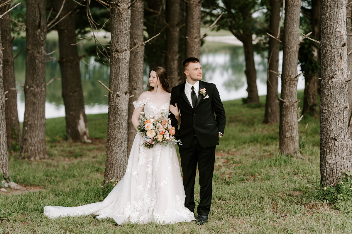 kraber-the-gathering-grounds-iowa-wedding-52