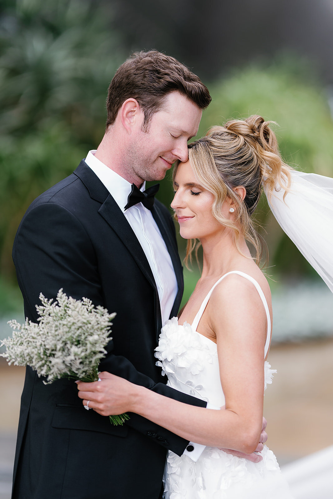 Modern-spring-wedding-ceremony-blue-green-aria-las-vegas (654 of 2547)