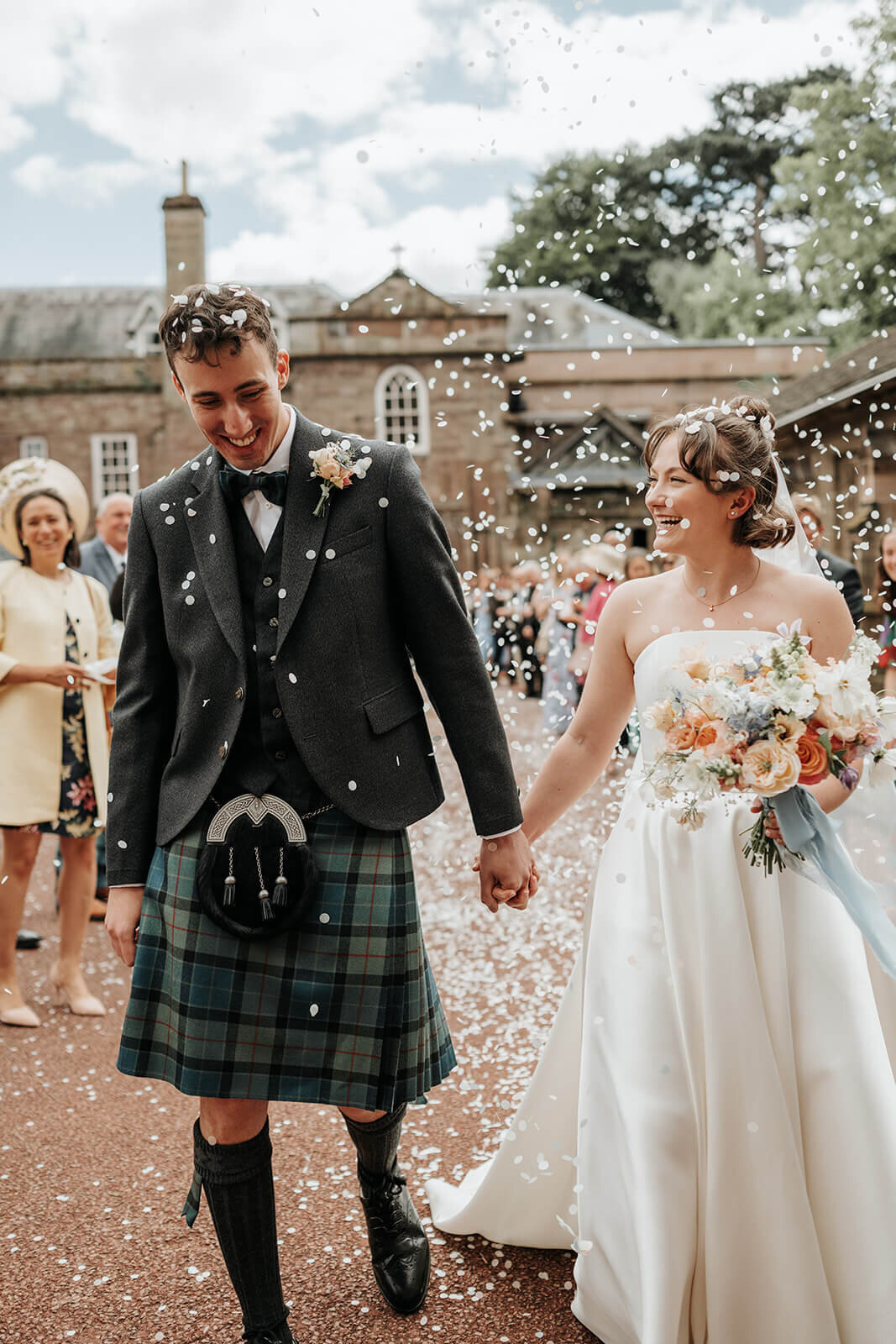 Issy-and-Bella-Floral-Design-Wedding-Florist-Herefordshire-Dewsall-Court-S-J21