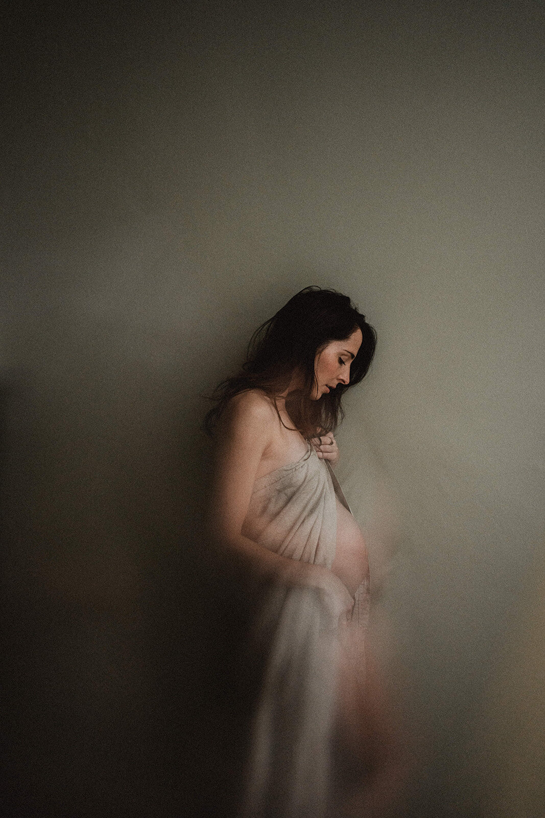 zwangere vrouw, zwangerschapsshoot, intiem portret van een zwangere vrouw