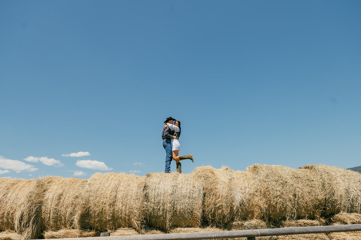 presley-gray-photo-haybale-forest-montana-elopement-7482