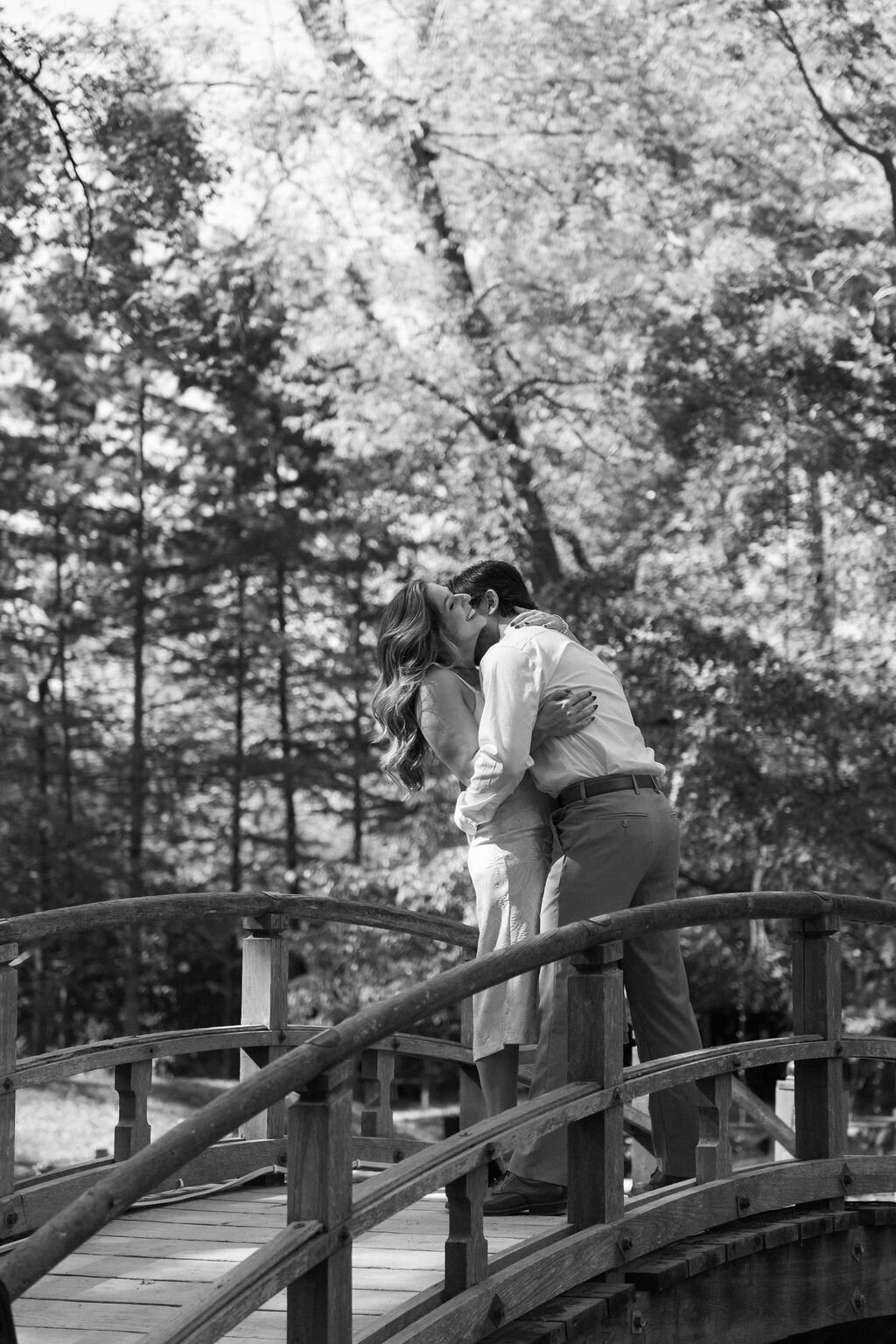 meredith-michel-photography-romantic-bridge-embrace-richmond-va