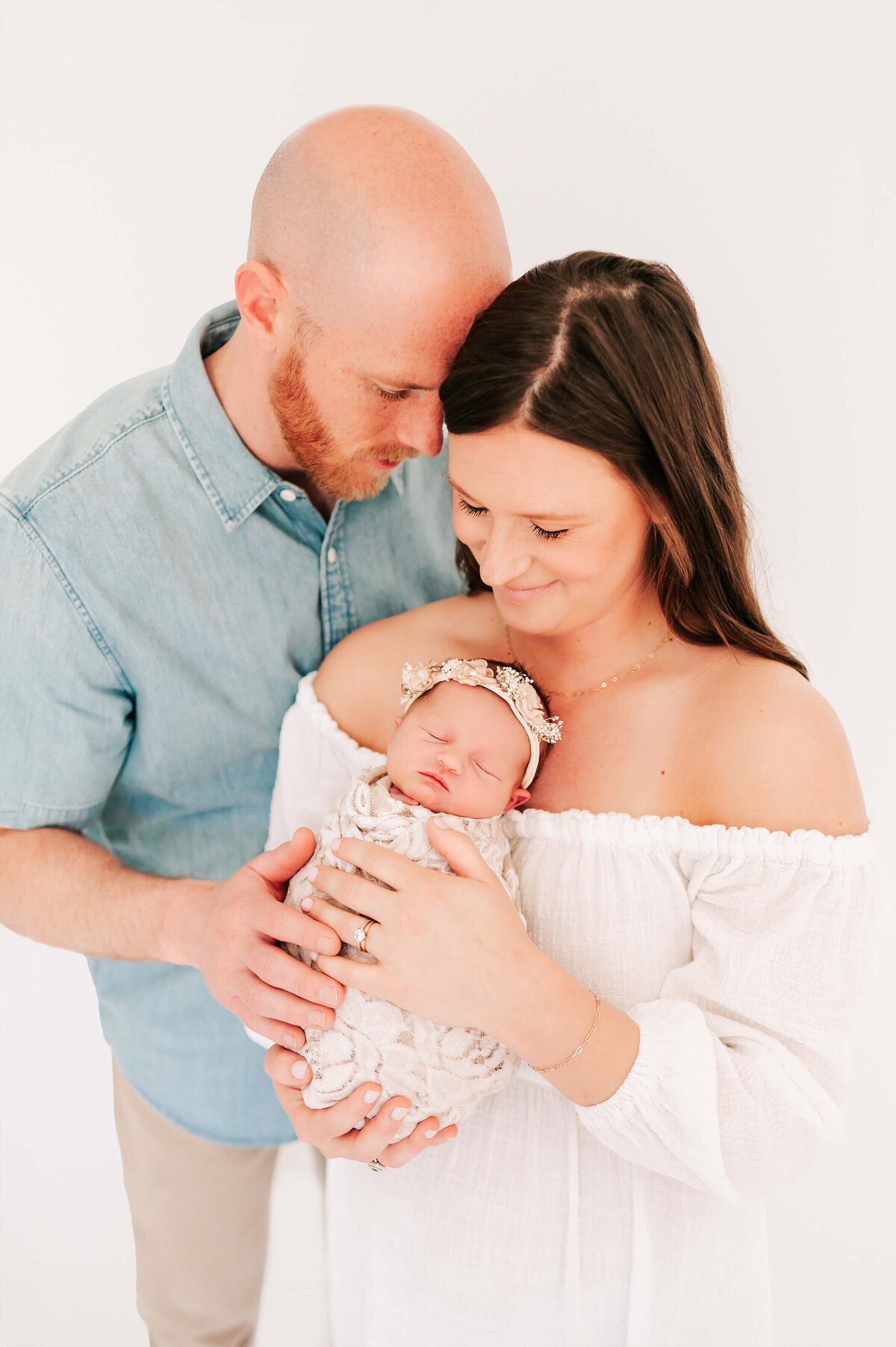 Springfield MO newborn photographer The XO Photography captures parents holding baby girl smiling