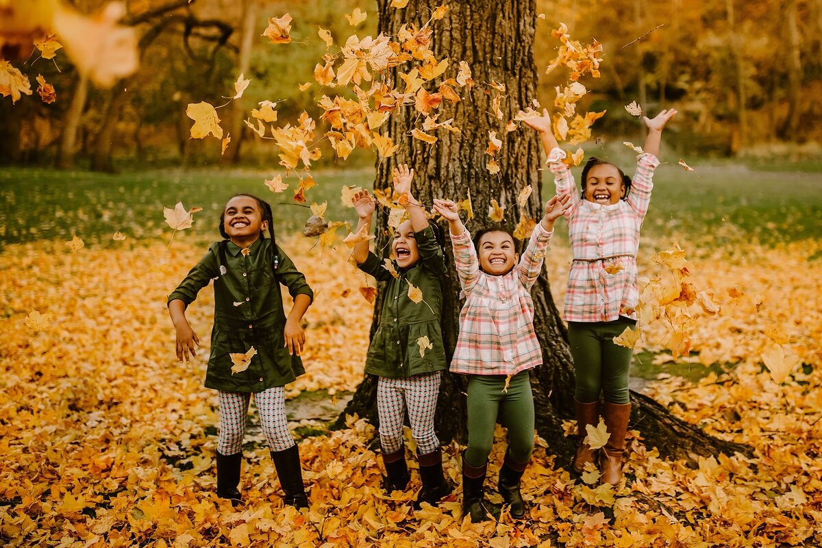 fall-family-session-with-kids-playing-leaves-dolliver-state-park-otho-iowa-storyteller-collective-photo-co