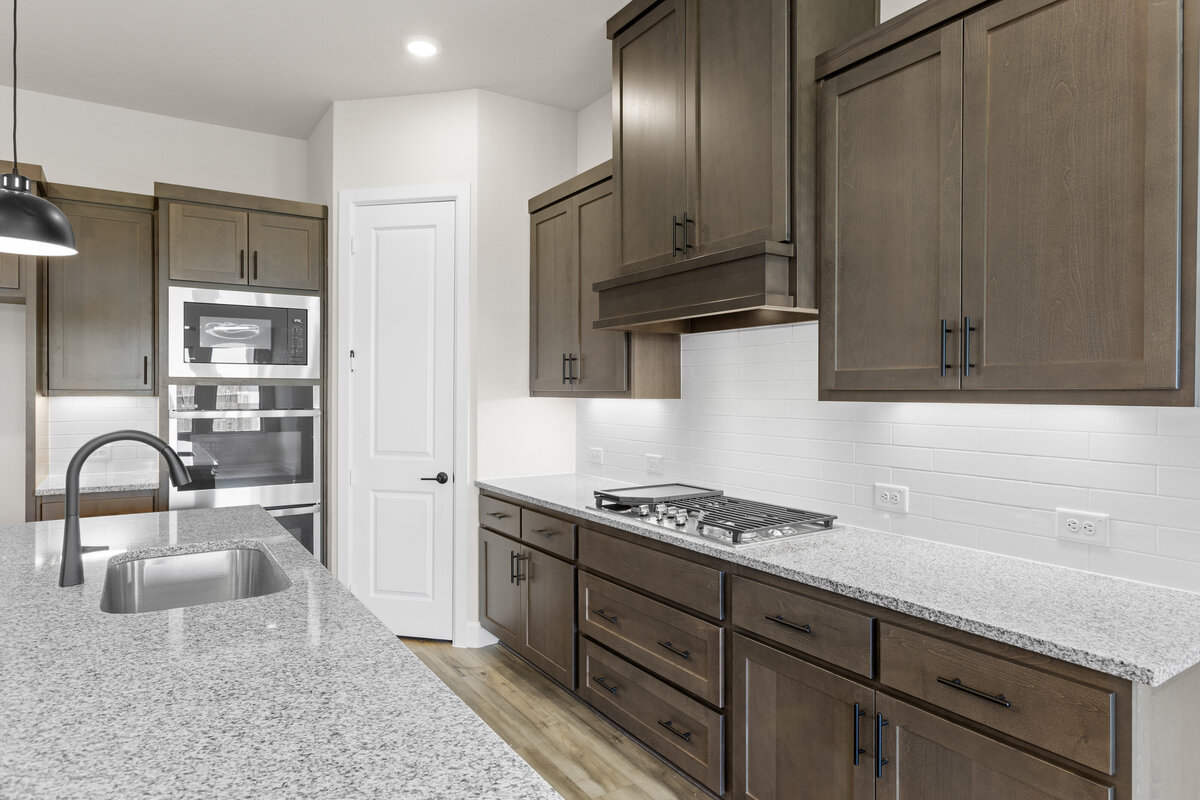 16941 Leatherflower- Kitchen-5