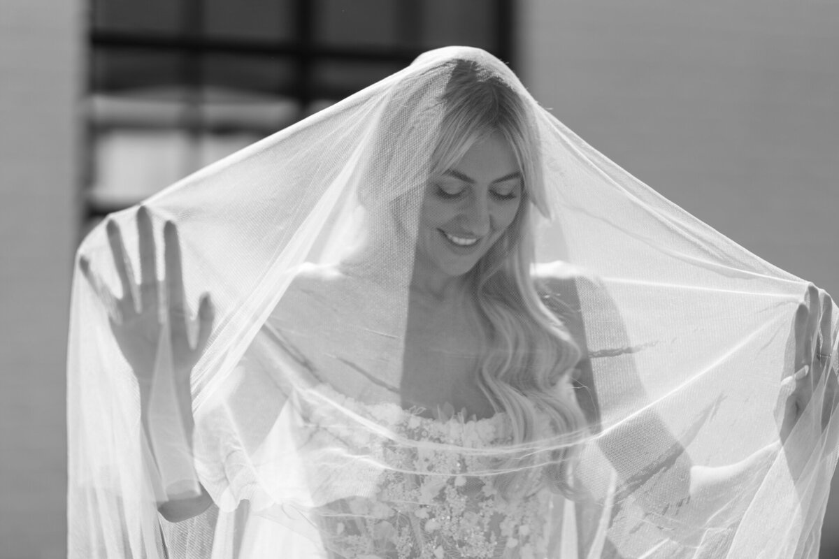 timeless-romantic-luxury-wedding-blackandwhite-editorial-veil-bride-london-photography