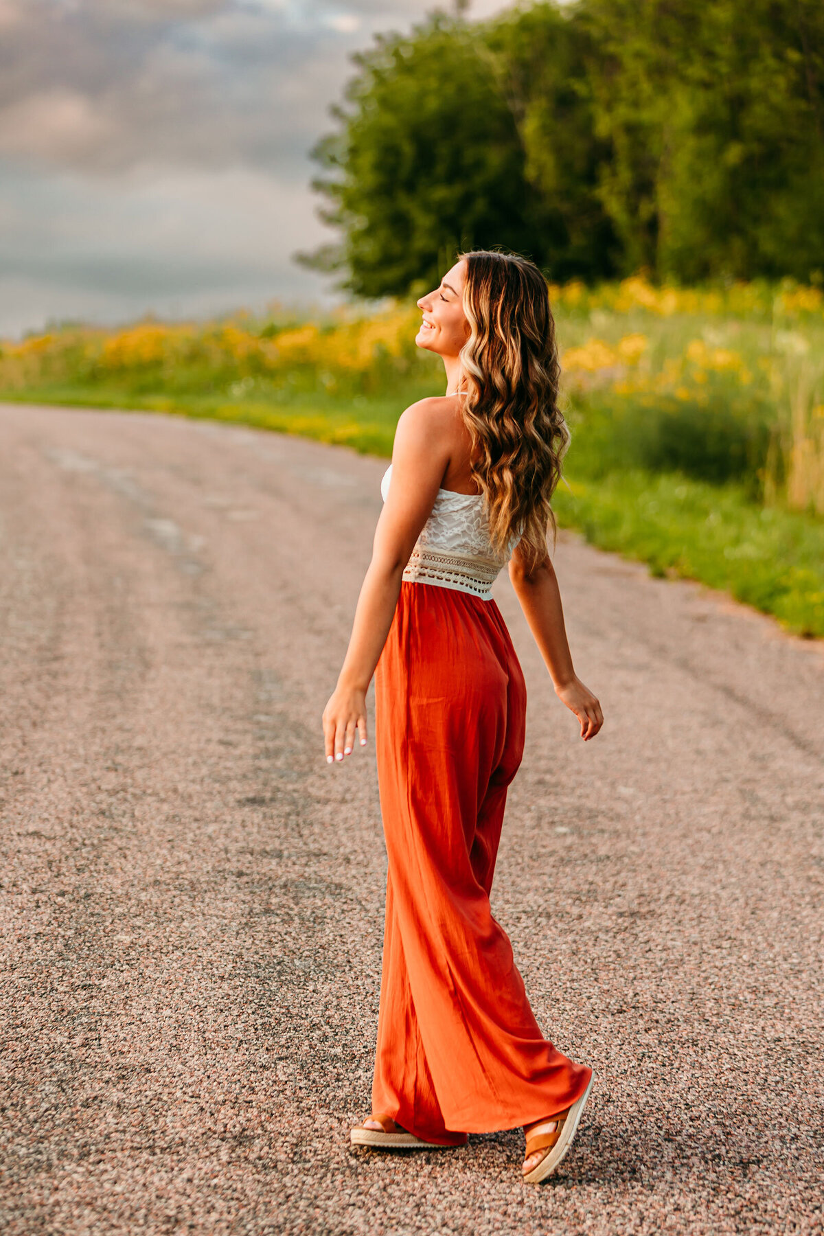 senior-photography-session-country-road-01