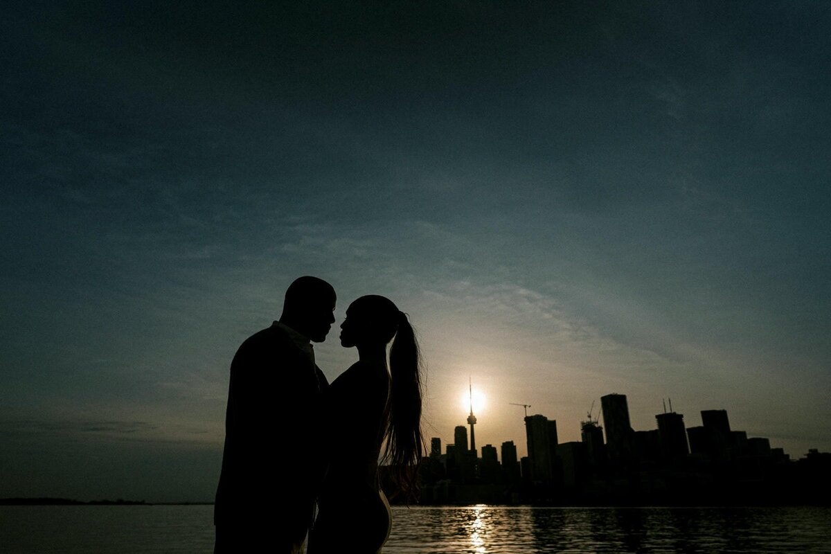 E11-Engagement-photo-shoot-in-Downtown-Toronto-Maria-and-DeVon-2025-04-14-2500px-1103