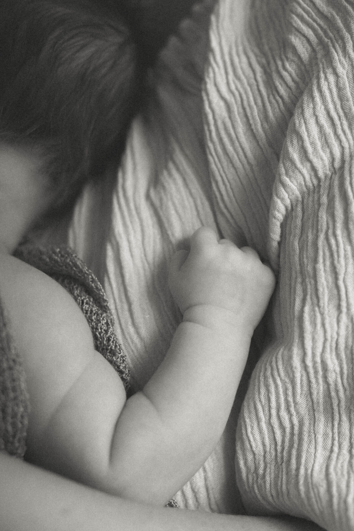 newborn fotograaf - gezinsfotograaf - zwangerschapsfotografie - videograaf - Sint-Niklaas - Pictures by Jess - Mama en baby shoot