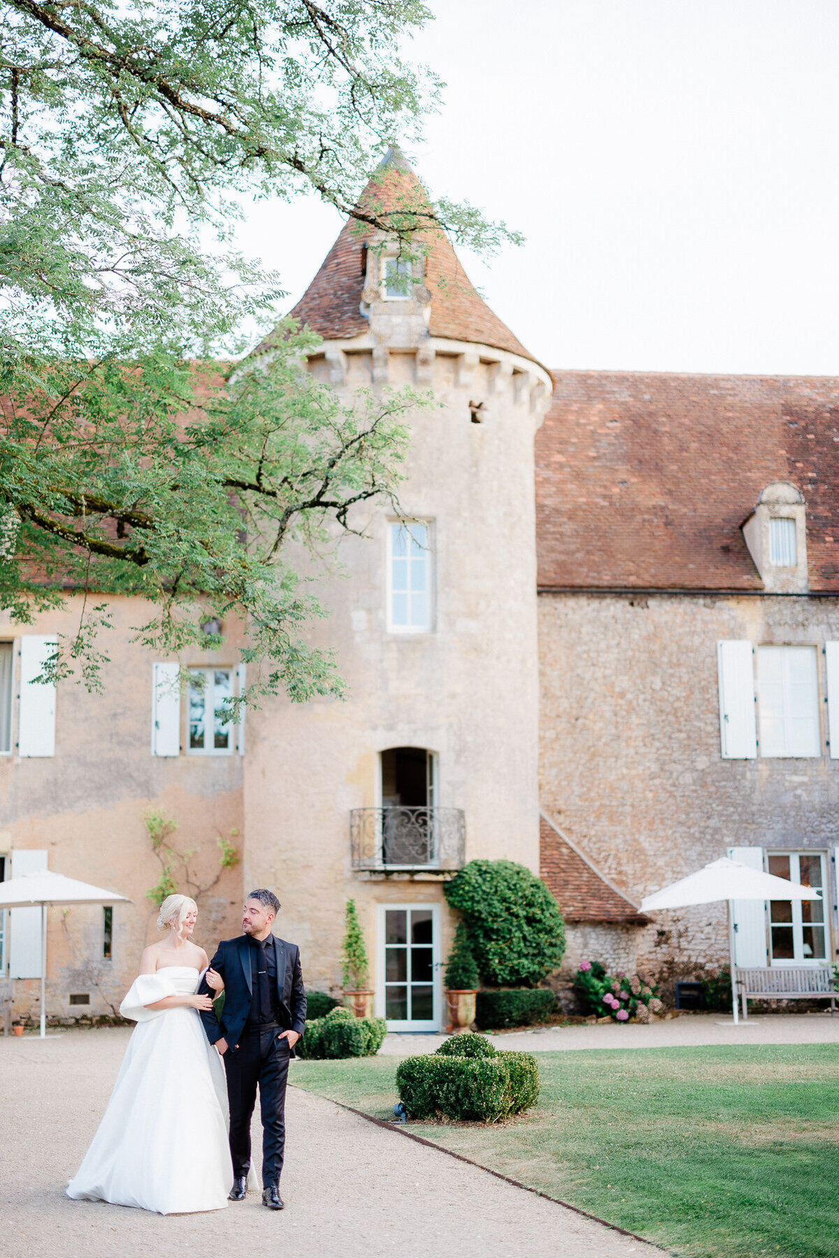 Modern_Chic_Chateau_Valouze_Destination_Wedding_Photographer-105
