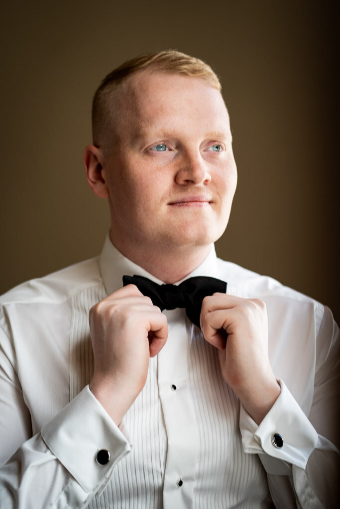 14-Milwaukee-Art-Mueseum-Wedding-Lauren-Ashley-Studios
