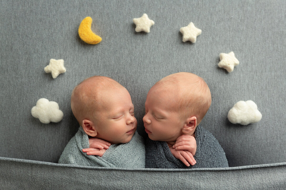 best-columbus-ohio-newborn-baby-photographer-twins-identical-twin-brothers-amanda-estep-photography (1)