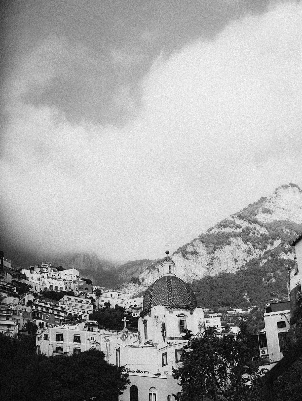 Bre-Jane-Photography-Alyssa-Dan-Positano-Italy-Morning-Couples-Session-Engagement-Photos7