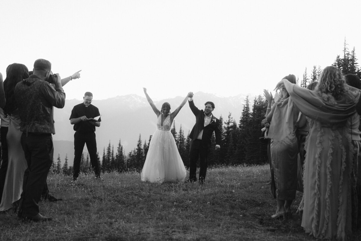 the_chaffins_international_destination_wedding_elopement_photographers_sammie_chaffin_micah_editorial_adventure_photos_travel_olympic_national_park_14