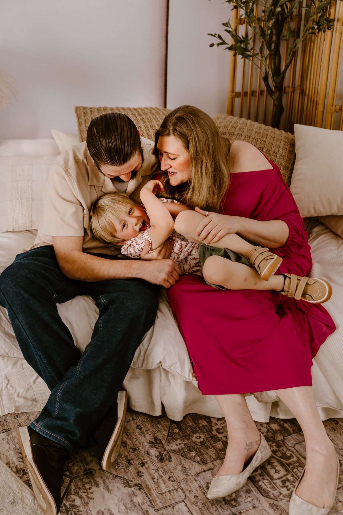 studio-family-photo-session-tickle-des-moines-iowa-storyteller-collective-photo-co