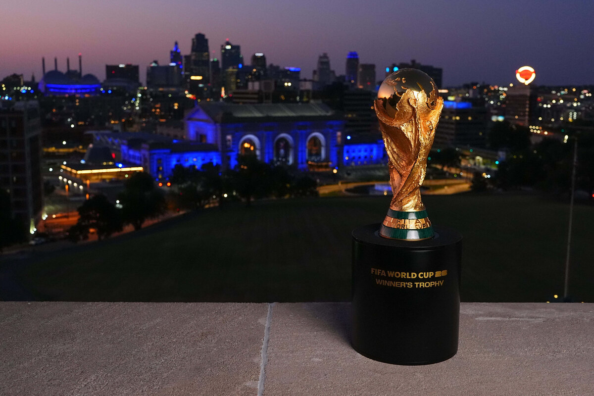 kansas-city-marketing-photography-products-0110-trophy-overlooking-city-skyline