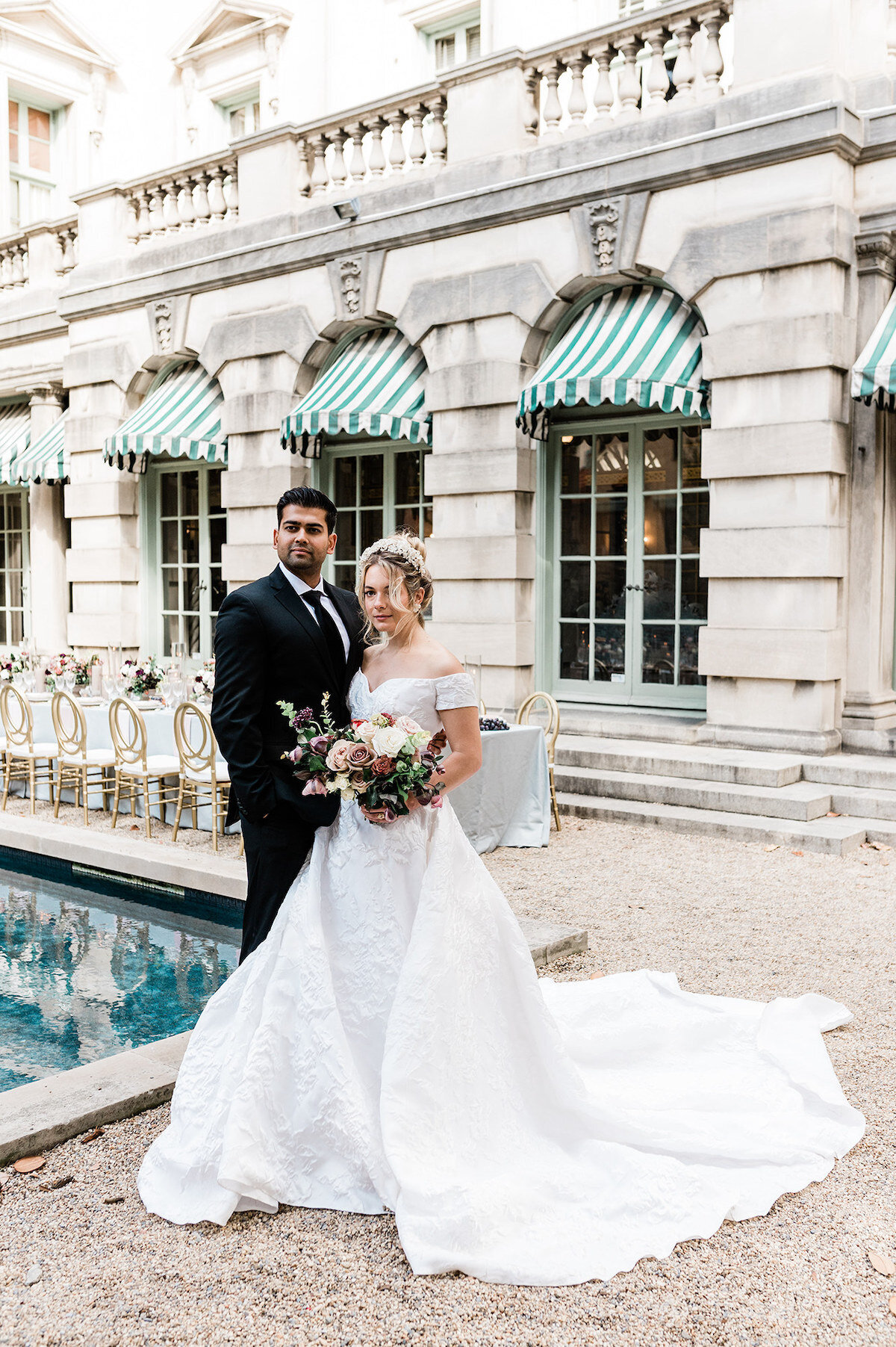Elevate your wedding experience with the sophistication of fine art aesthetics in DC. Amidst historical charm and architectural elegance, we blend luxury and artistry to capture your love's essence in every frame.