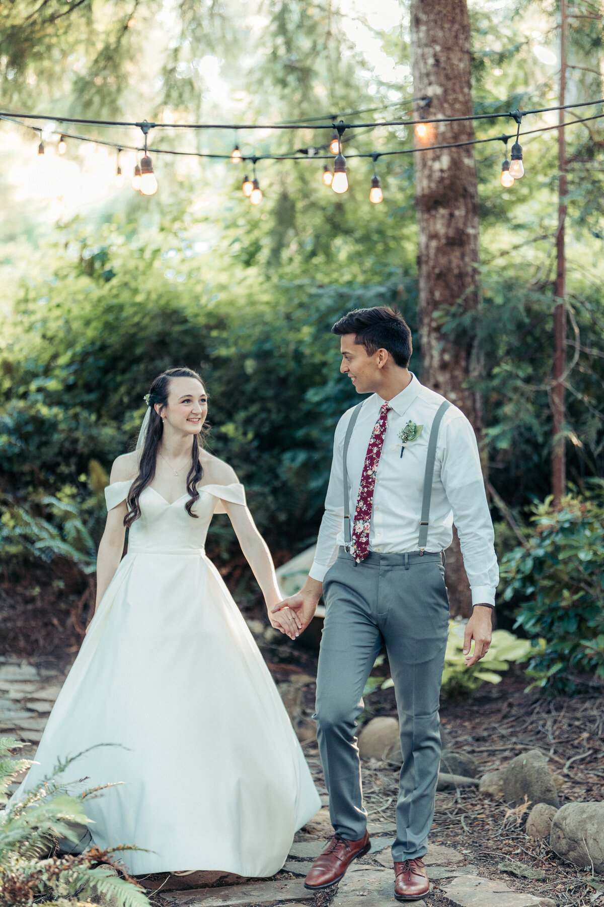 RIVERSIDE WEDDING IN THE OREGON
