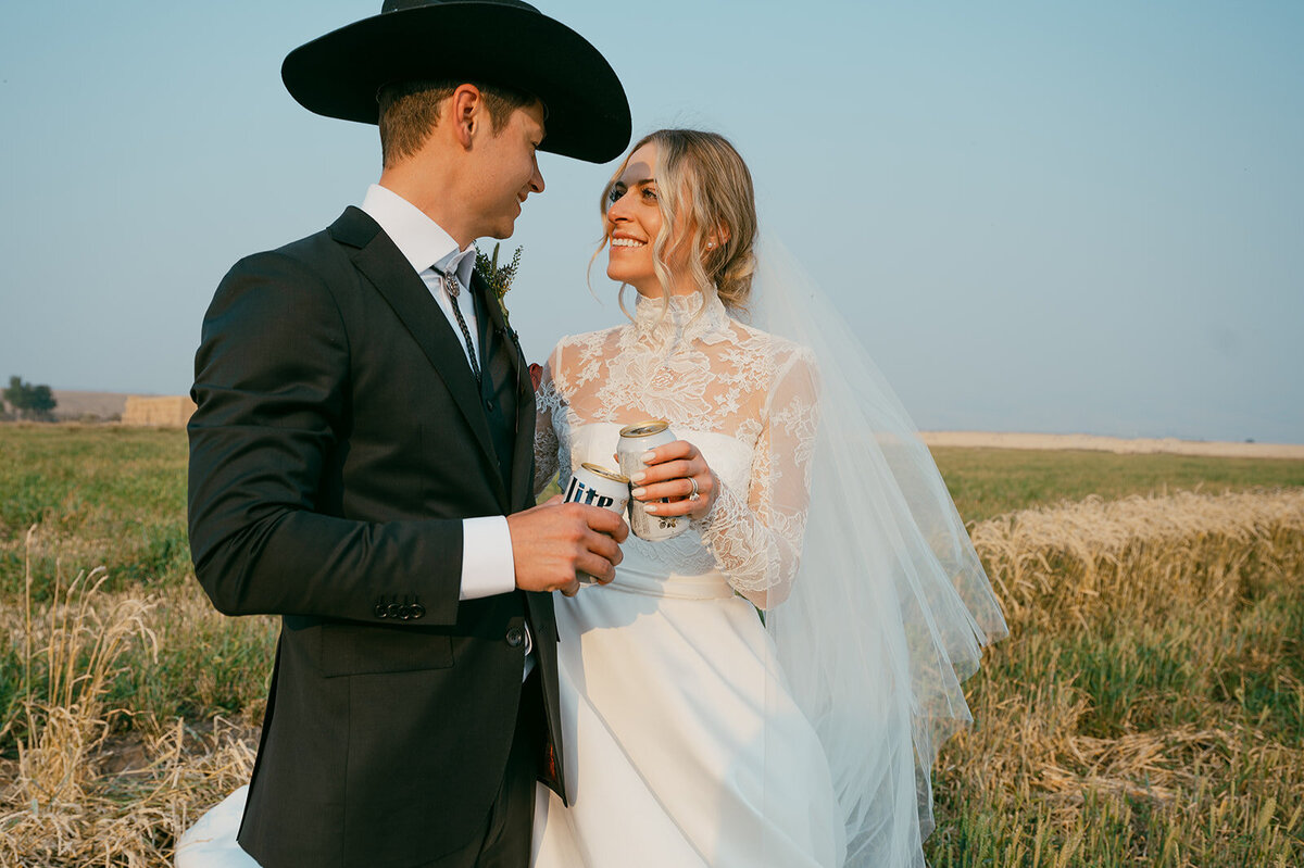 presley-gray-photo-Deerlodge-rustic-western-Montana-wedding-5258