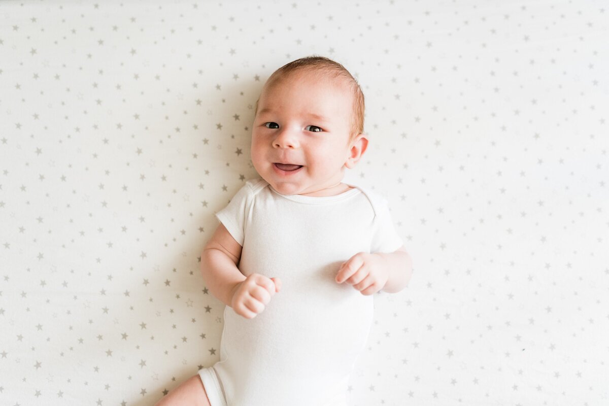 newborn-smiling-star-pattern-onesie