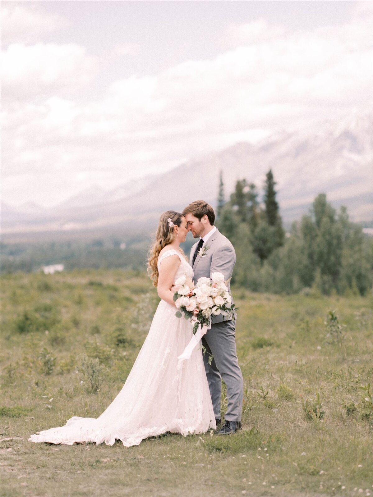 calgary_wedding_photographers_nicole_sarah_silvertip_LD-270_websize