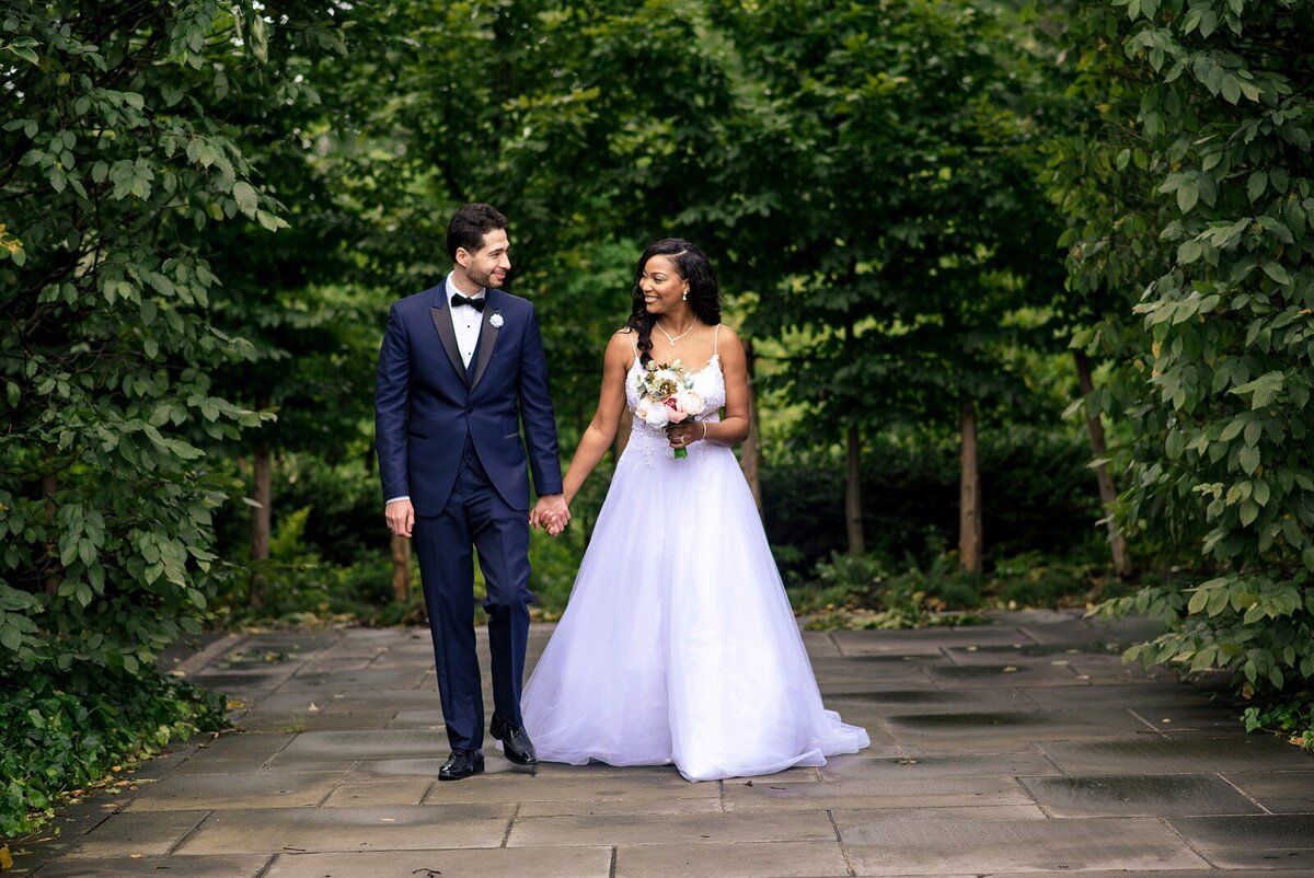brooklyn-botanical-garden-wedding-pillars-walk-3
