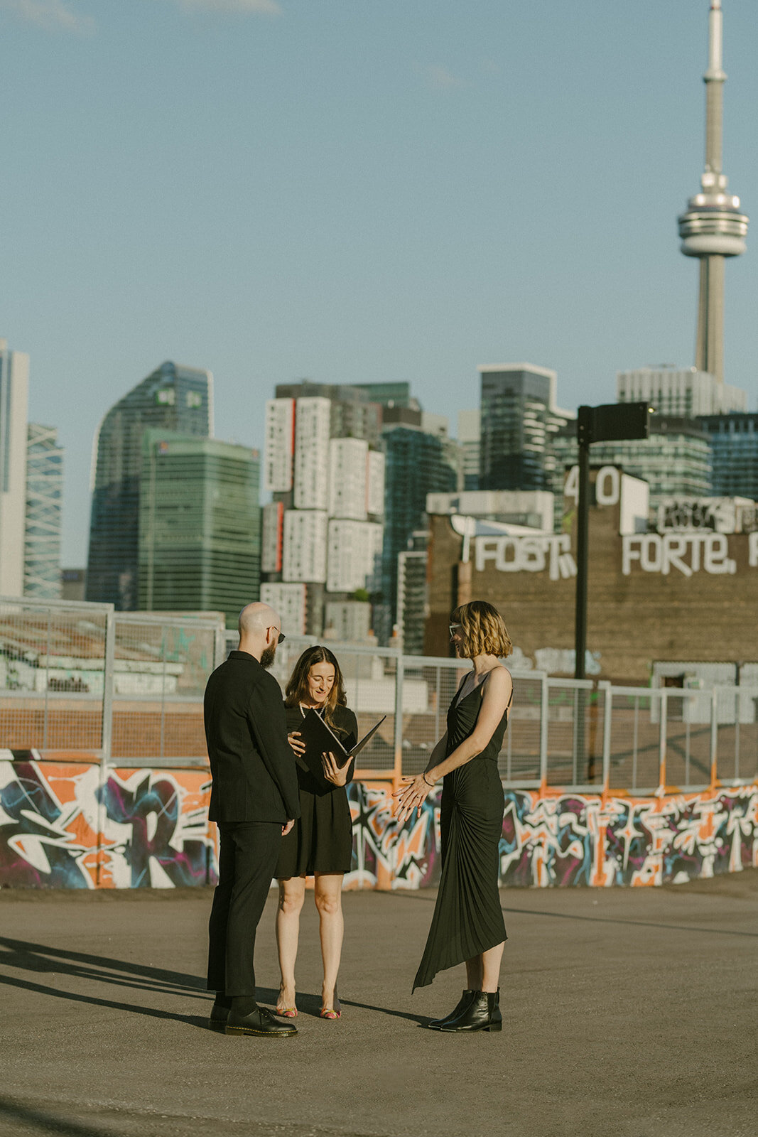 toronto-city-elopement-kensington-market-freespirited-romantic-fun-authentic-wedding-photography-2582