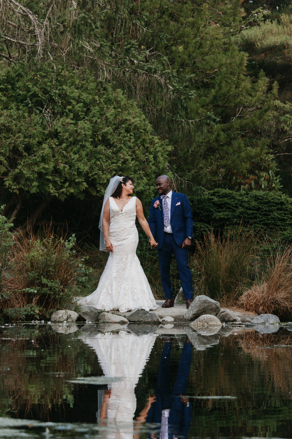 Authentic-documentary-wedding-photography-Point-Defiance-jennifer-moreno-photography-washington