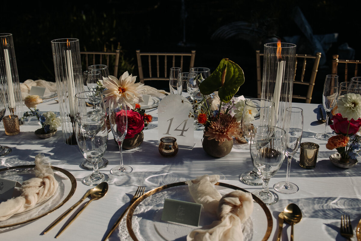 Colorful art museum wedding florals araiza florals 5